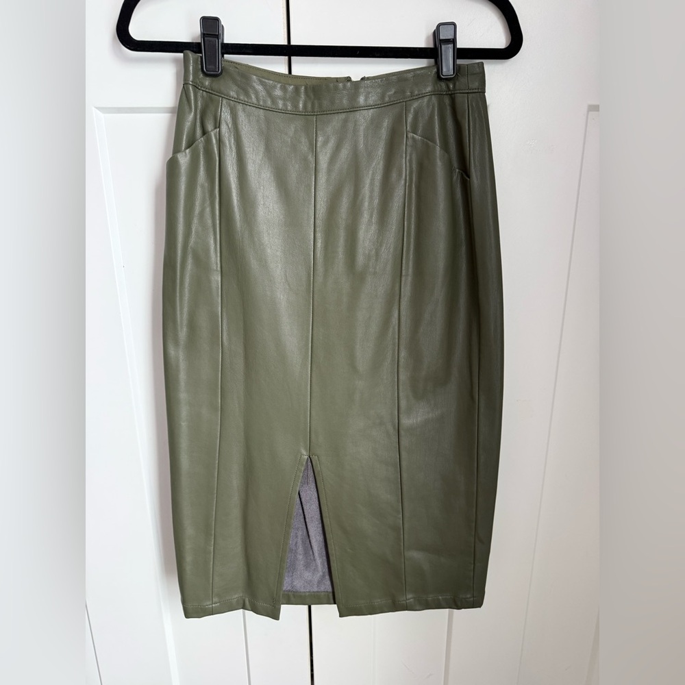 Who What Wear Khaki Pencil Skirt size 2 EUC. - Picture 2 of 7